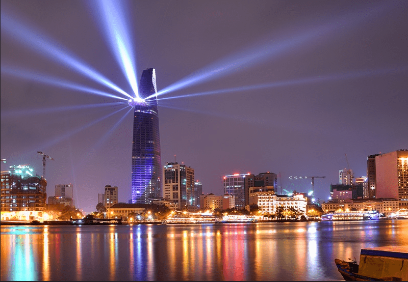 Sài Gòn về đêm từ trên cao tại tòa tháp Bitexco