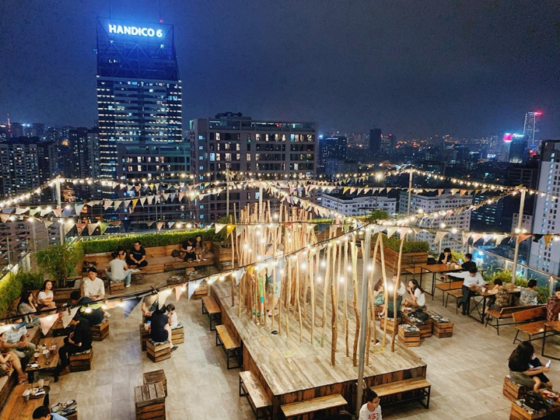 Cafe ngoài trời ấn tượng Trill Rooftop Cafe - Quán cafe đẹp đồ uống ngon ở Hà Nội