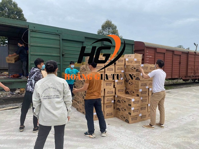 bốc xếp hàng hoá, bốc xếp hàng hóa tphcm, dịch vụ bốc xếp hàng hoá tphcm, giá bốc xếp hàng hóa, 