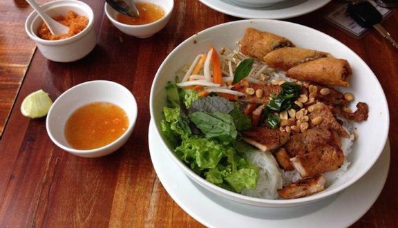 Bún thịt nướng Anh Ba