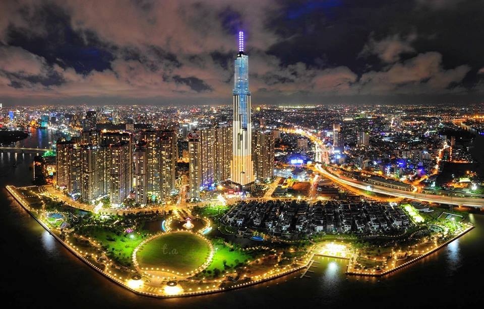 Sài Gòn về đêm tại khu phức hợp Landmark 81