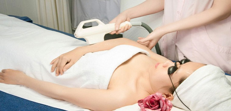 Nên mua máy triệt lông hay đi spa để an toàn và đạt hiệu quả nhất