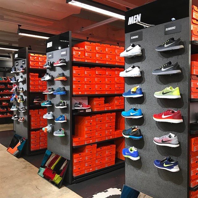 TOP 10 SHOP GIÀY NIKE CHÍNH HÃNG TỐT NHẤT TẠI TPHCM