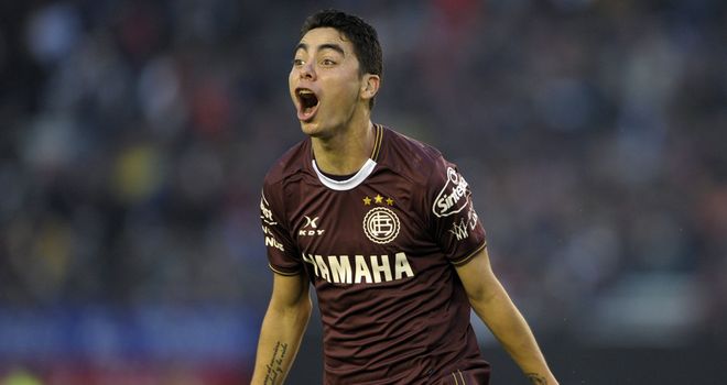 Miguel Almiron - 'Di Maria xứ Asunción' sắp gia nhập Arsenal là ai? | Bóng Đá