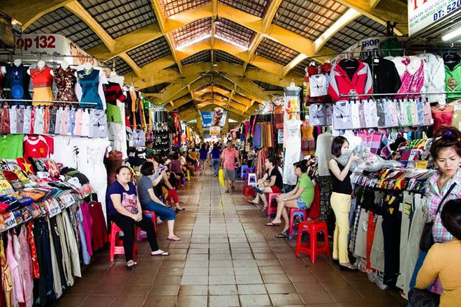 6 khu chợ bán quần áo rẻ nhất Sài Gòn- Sỉ lẻ chỉ tầm 30-50k/cái -NaciHolidays.vn