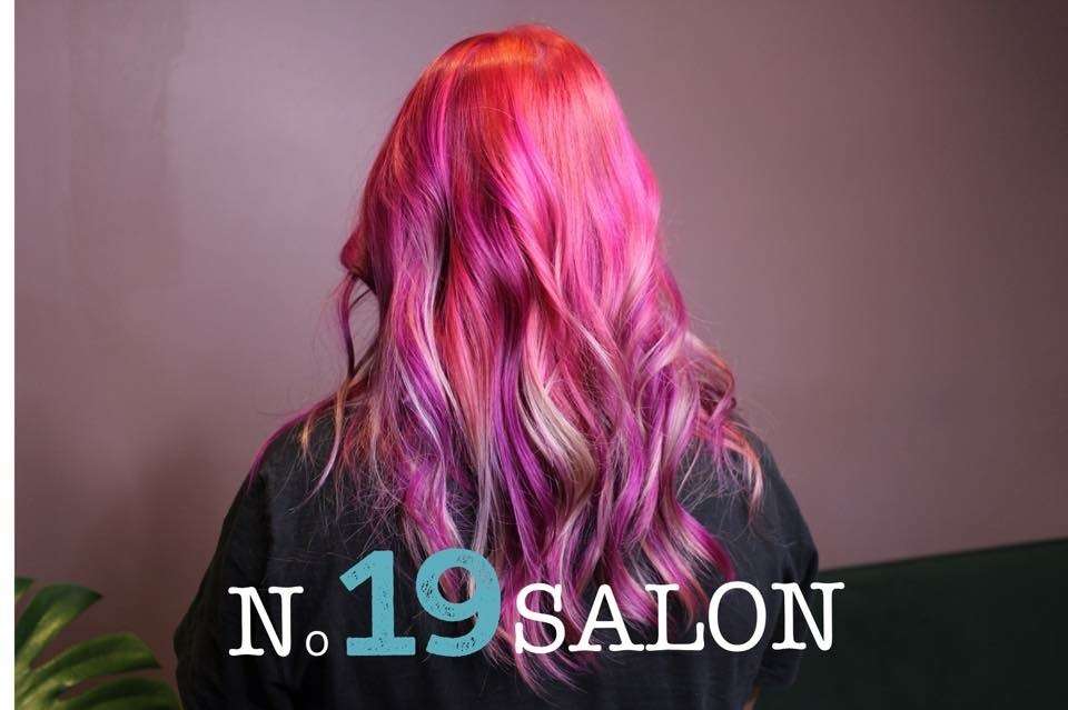 Salon tóc No19 là thương hiệu có tiếng trong khoản nhuộm màu cá tính