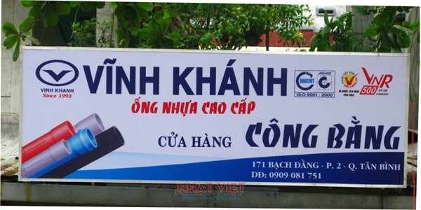 In bảng hiệu Nhất Việt