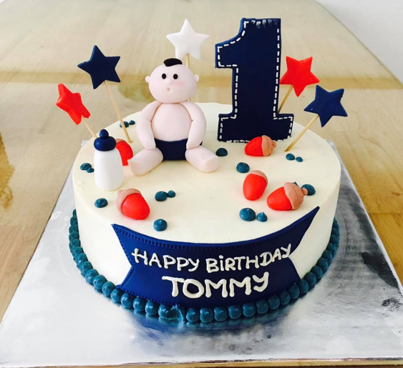 Bánh sinh nhật của Bloom cakes trang trí rất sang trọng