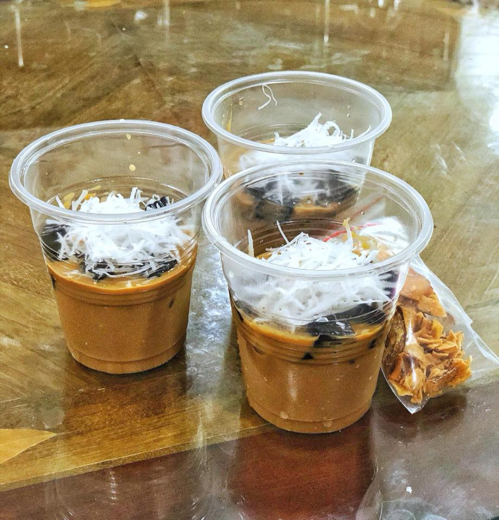 Cafe Cốt Dừa Cô Hạnh - Địa điểm uống bạc xỉu ngon tại Hà Nội