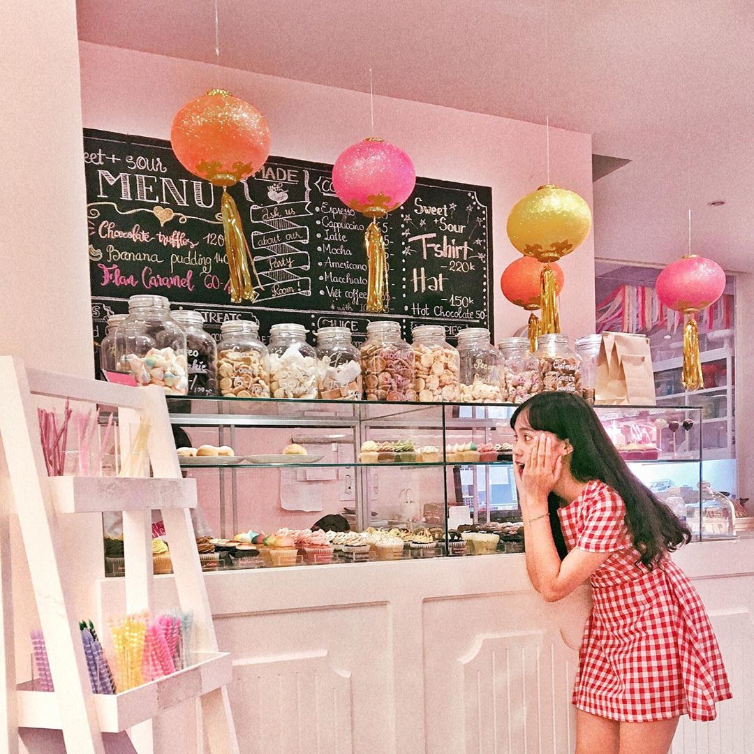 Thursday’s Child - tiệm café Sài Gòn màu hồng cho team bánh bèo 