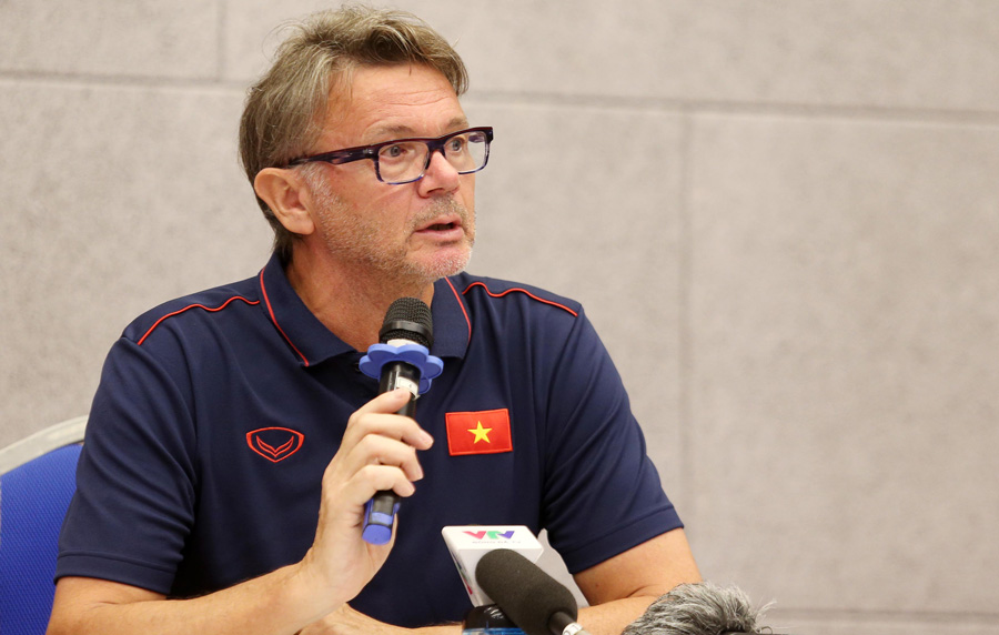 HLV Philippe Troussier chính thức “ngồi ghế nóng” dẫn dắt đội tuyển Việt Nam