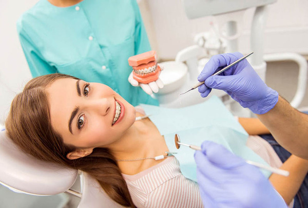 Bạn có thể khám răng tại Khoa Nha khoa Bệnh viện Quốc tế City.