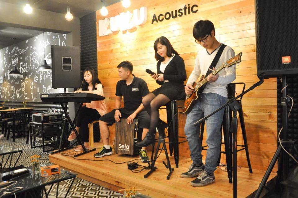 Acoustic là phòng trà được rất nhiều bạn trẻ sinh viên yêu thích